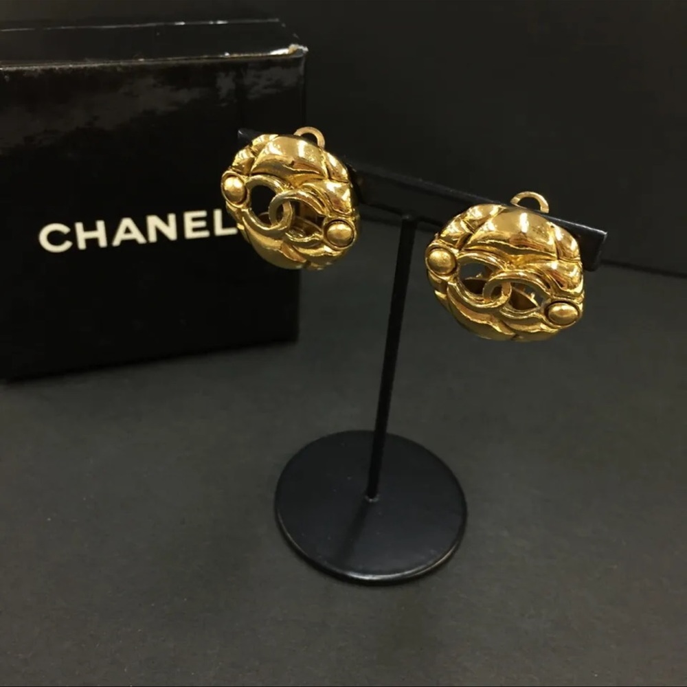 AUTH Vintage CHANEL Gold Clip Earrings - Picture 2 of 7
